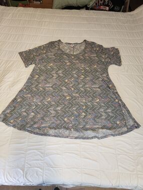 LuLaRoe Gray Geometric V-Neck Tunic with Pastel Accents